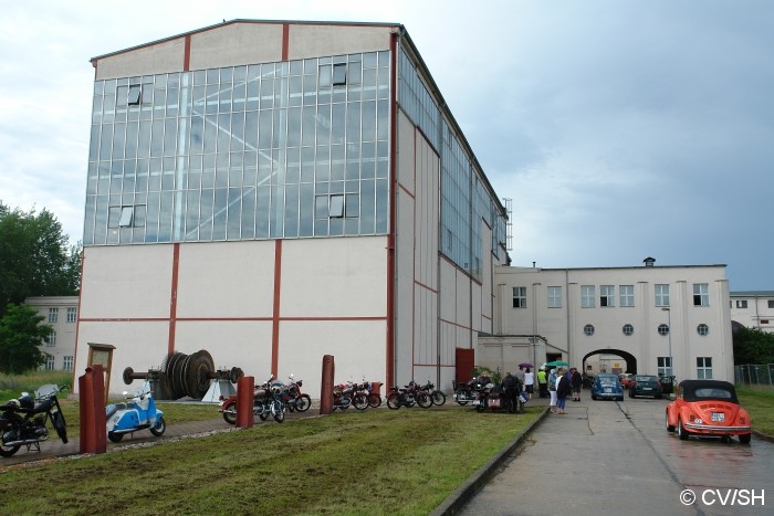Bild: Fahrzeugausstellung auf dem Gelände des Industriedenkmals in Zschornewitz.