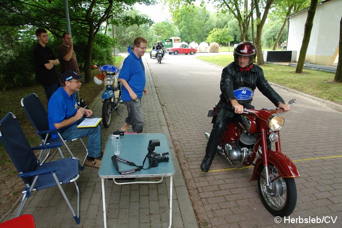 Bild: Durchfahrtkontrolle in Stumsdorf, auf der Rückfahrt aus Halle.