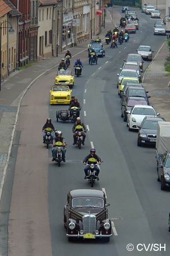 Bild: Erstmalig fand in diesem Jahr eine Demonstrationsfahrt durch das Zörbiger Stadtzentrum mit allen Teilnehmern statt.