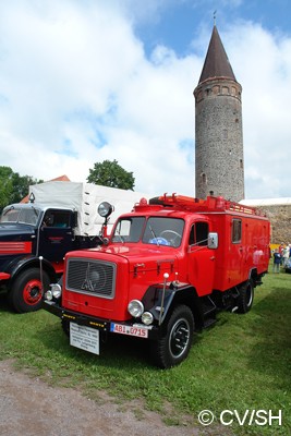Bild: Eintreffen & Ausstellung der Oldtimer auf dem Zörbiger Schloßparkplatz.