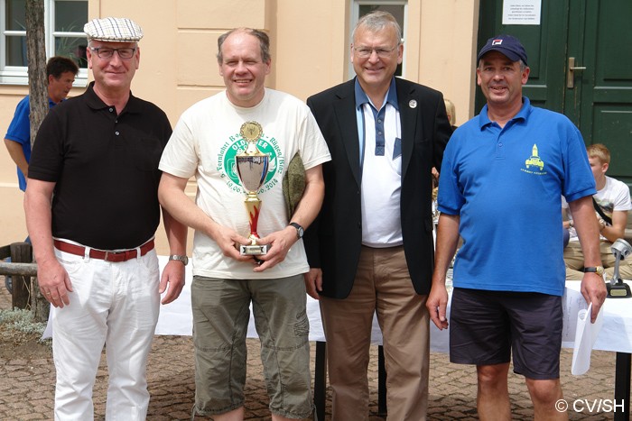 Bild: Pokal für das Schönste Kostüm

Andreas Deuse aus Oranienburg, New Hudson, Baujahr 1914