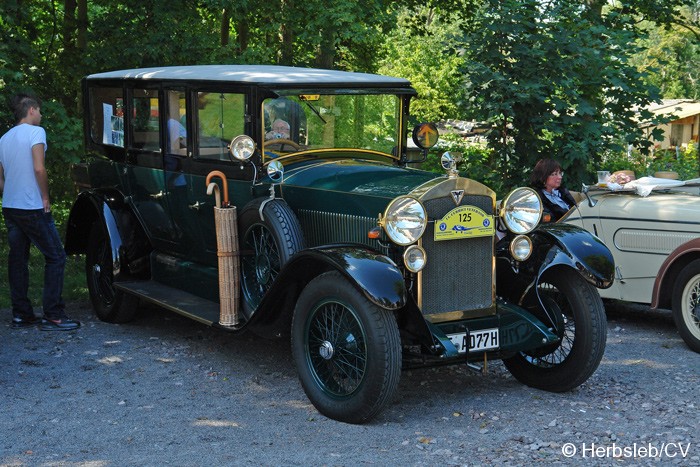 Bild: Eintreffen & Ausstellung der Oldtimer auf dem Zörbiger Schloßgelände am 09.07.2011.