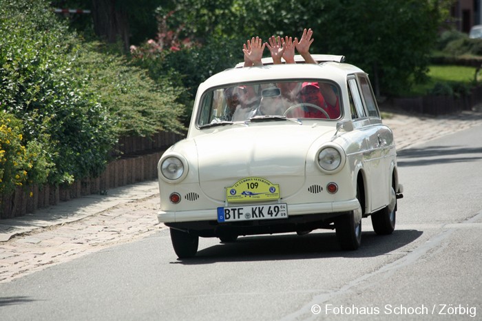 Bild: Nach dem Start in Zörbig, führte die Fahrt nach Dessau auch durch die Ortschaft Thalheim bei Wolfen.
