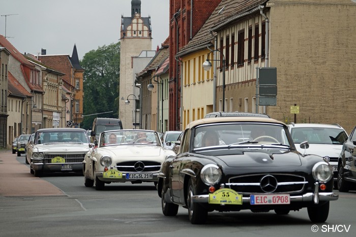 Bild: Präsentationslauf der Teilnehmer durch die gesperrte Innenstadt von Zörbig.