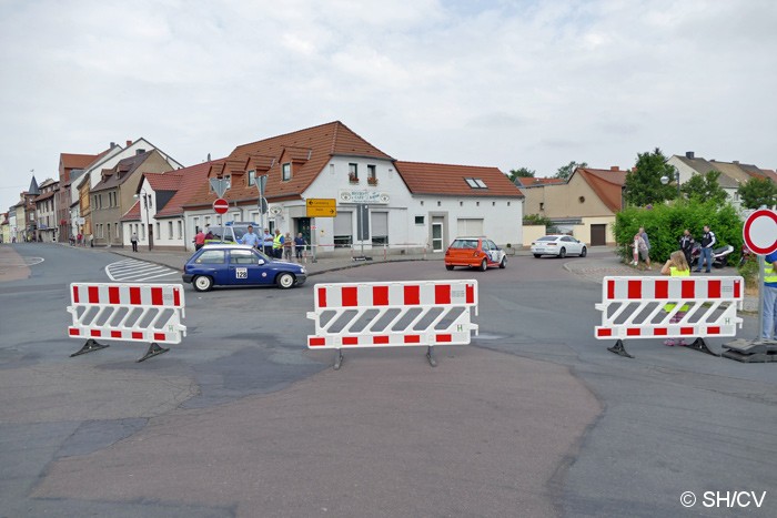 Bild: Demonstrationsläufe historischer Rennfahrzeuge durch die gesperrte Zörbiger Innenstadt.