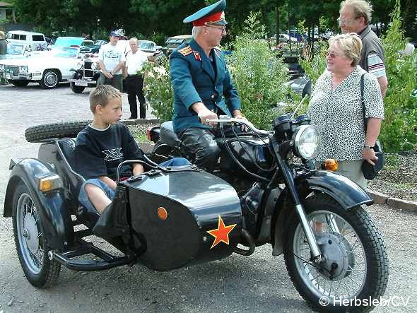 Auftakt zur 6. Curbici Veterano: Auf dem Zörbiger Schloßgelände treffen sich die Teilnehmer und stellen ihre schmuck hergerichteten Oldtimerfahrzeuge aus. Bild: Auftakt zur 6. Curbici Veterano: Auf dem Zörbiger Schloßgelände treffen sich die Teilnehmer und stellen ihre schmuck hergerichteten Oldtimerfahrzeuge aus.