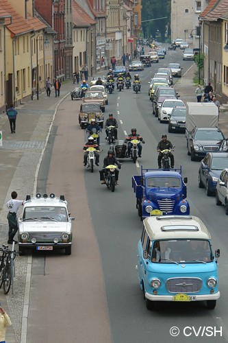 Bild: Erstmalig fand in diesem Jahr eine Demonstrationsfahrt durch das Zörbiger Stadtzentrum mit allen Teilnehmern statt.