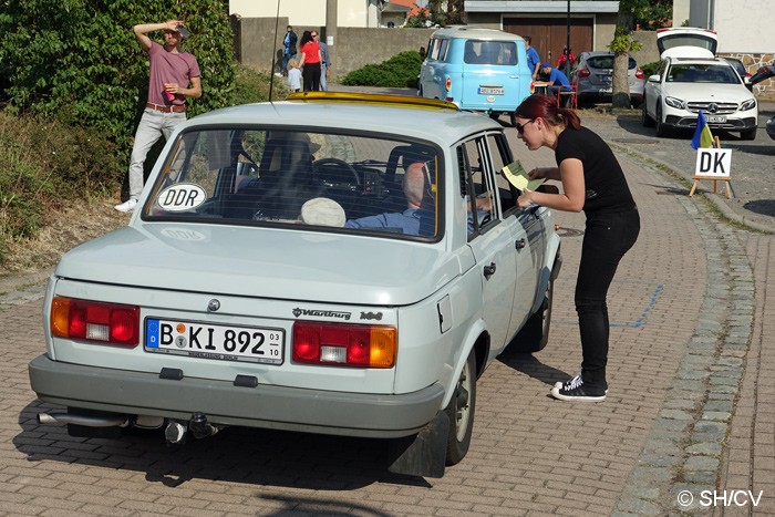 Bild: Am Ziel in Großzöerbitz wurden die Fahrerkarten abgegeben.
