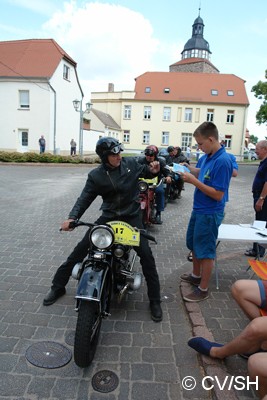 Bild: Etappenziel und Wendepunkt der 16. Curbici Veterano war am Samstag das kleine Städtchen Gröbzig bei Köthen.