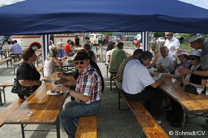 Bild: Museum in Dessau. Nach Kaffee, Kuchen und einem Besuch im Flugzeugmuseum ging es zurück in Richtung Zörbig.