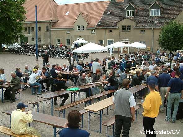 Bild: Das Rittergut in Mößlitz wird traditionell vom Curbici-Team für die Abschlussveranstaltung am Sonntag genutzt.
Hier findet das Mittagessen und die Siegerehrung statt.