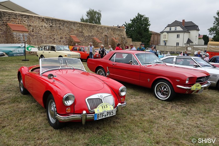 Bild: Treffpunkt der 22. Curbici Veterano auf dem Schloßparkplatz in Zörbig am Samstag-Vormittag.
