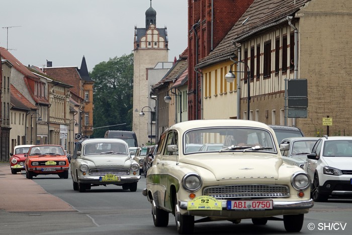 Bild: Präsentationslauf der Teilnehmer durch die gesperrte Innenstadt von Zörbig.