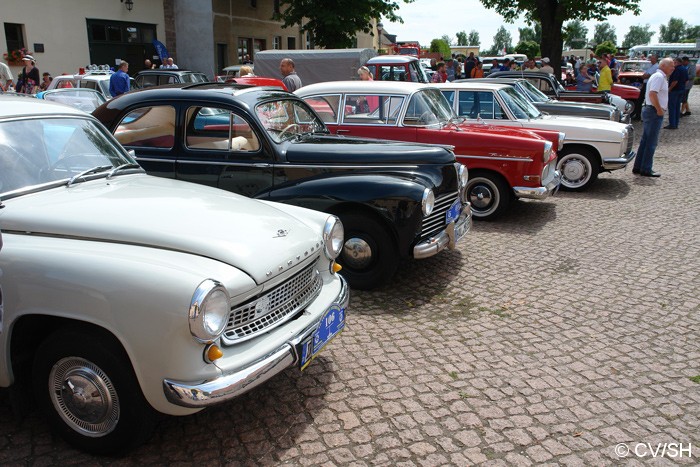 Bild: Fahrzeugausstellung und Mittagsbrunch auf dem Rittergut in Mößlitz.