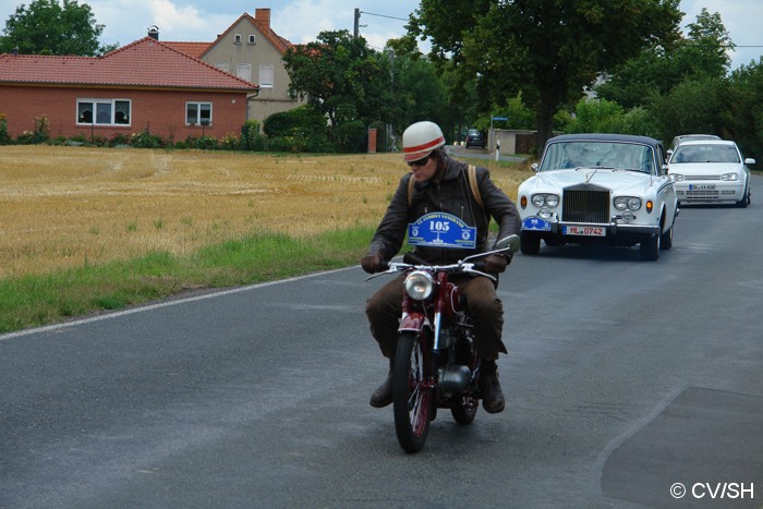 Bild: Ausfahrt zum Etappenziel Merseburg.