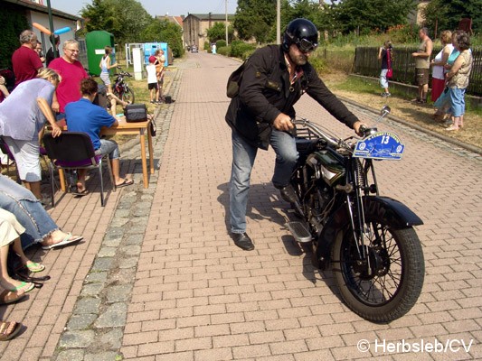 Bild: Sonderprüfung in Großzöberitz: Hier musste das Hupenbrett getroffen werden.