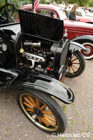 Bild: Eintreffen & Ausstellung der Oldtimer auf dem Zörbiger Schloßgelände.