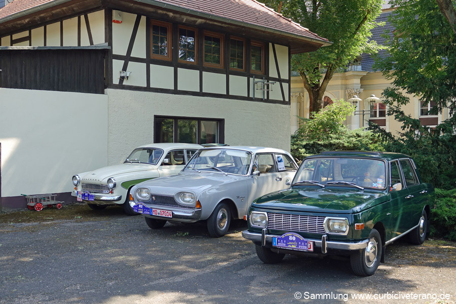 Bild: Ziel der Samstagsausfahrt war das Schloß in Biendorf bei Köthen. Mit dem Zieleinlauf, könnten sich die Oldtimerfreunde ein schattiges Plätzchen auf dem Gelände suchen und sich bei Kaffee & Kuchen stärken. Mit auf dem Programm stand ein Besuch des einzigartiges Fingerhutmuseums.