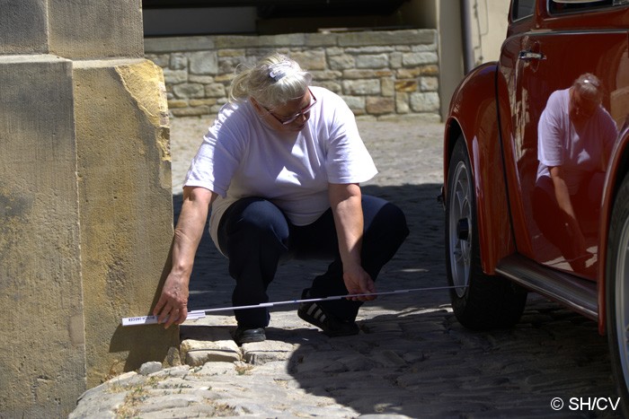 Bild: Eine Sonderprüfung musste im Schloß Bernburg absolviert werden: Seitliche Abstandsmessung