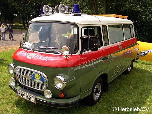 Bild: Eintreffen & Ausstellung der Oldtimer am Samstag-Vormittag auf dem Zörbiger Schloßgelände. Bis zum Start zur Ausfahrt nach Leipzig, konnten Oldtimerfans ihre Fahrzeuge zur Schau stellen.