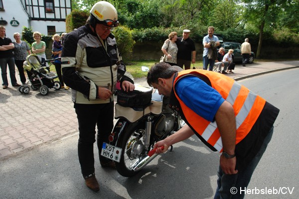 Bild: Sonderprüfungen für die Teilnehmer auf dem abgesperrten Innenstadt-Parcour.