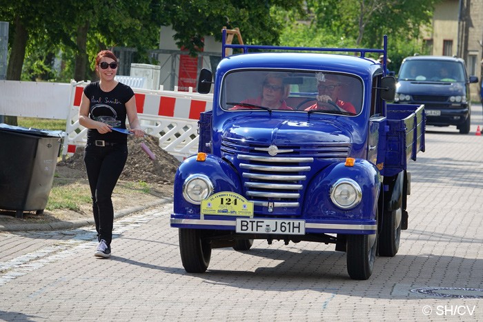 Bild: Am Ziel in Großzöerbitz wurden die Fahrerkarten abgegeben.
