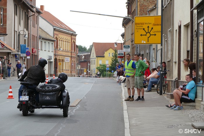 Bild: Durchfahrtskontrolle mit Spur- und Hupenbrett in Zörbig.