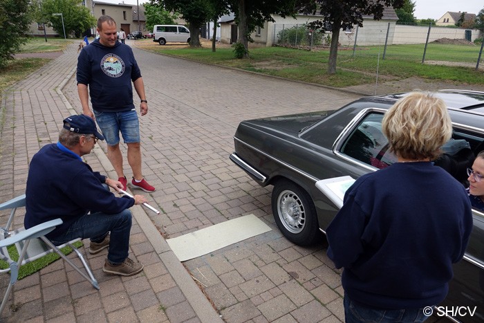 Bild: Sonderprüfung Abstandsmessung: Mit 60cm Abstand musste die hintere Fahrzeugachse vom Bordstein abstehen.