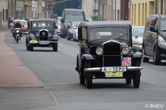 Bild: Präsentationslauf der Teilnehmer durch die gesperrte Innenstadt von Zörbig.