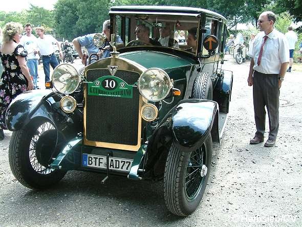 Auftakt zur 6. Curbici Veterano: Auf dem Zörbiger Schloßgelände treffen sich die Teilnehmer und stellen ihre schmuck hergerichteten Oldtimerfahrzeuge aus. Bild: Auftakt zur 6. Curbici Veterano: Auf dem Zörbiger Schloßgelände treffen sich die Teilnehmer und stellen ihre schmuck hergerichteten Oldtimerfahrzeuge aus.