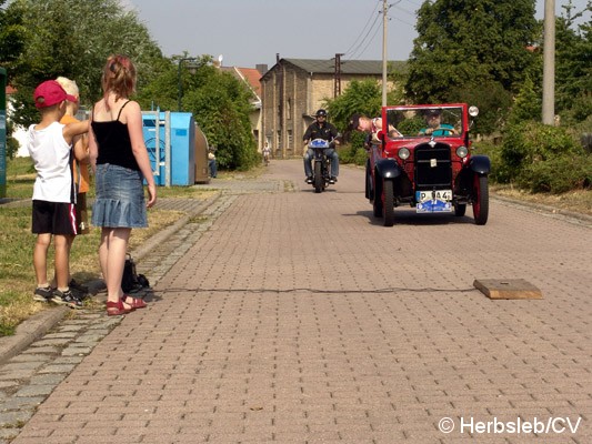 Bild: Sonderprüfung in Großzöberitz: Hier musste das Hupenbrett getroffen werden.