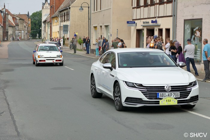 Bild: Demonstrationsläufe historischer Rennfahrzeuge durch die gesperrte Zörbiger Innenstadt.