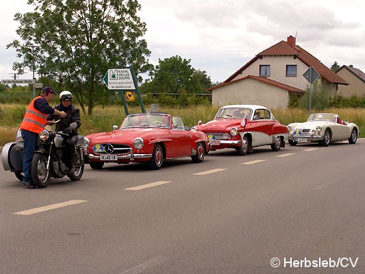 Bild: Sonderprüfung in der Ortschaft Glebitzsch: Hier hieß es Fahren nach Zeit. Auf einer vorgeschriebenen Fahrstrecke durch das Dorf, wurde die Zeit gemessen.