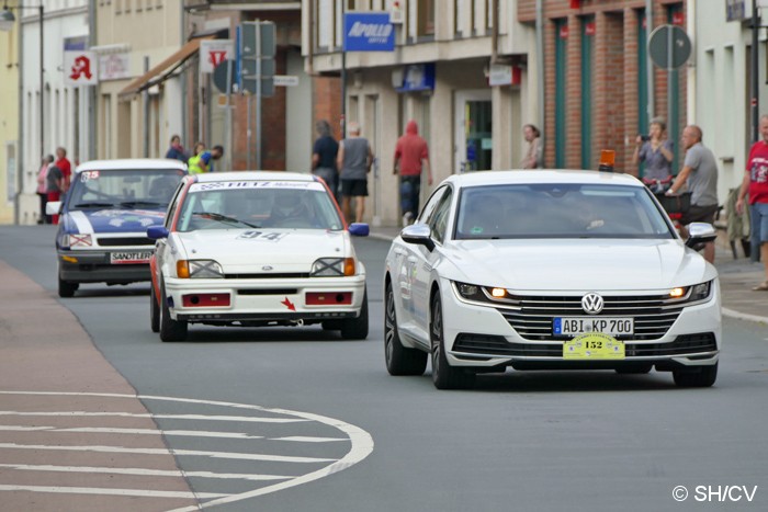 Bild: Demonstrationsläufe historischer Rennfahrzeuge durch die gesperrte Zörbiger Innenstadt.