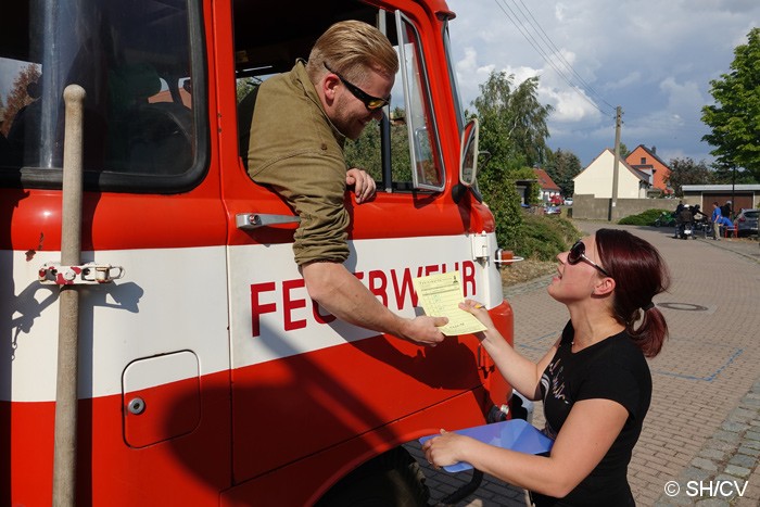 Bild: Am Ziel in Großzöerbitz wurden die Fahrerkarten abgegeben.