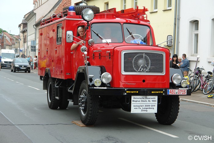 Bild: Gleich zwei Sonderprüfungen hintereinander gab es nach dem Start in der Langen Straße in Zörbig zu absolvieren. Das Spurbrett und das Hupoenbrett musste exakt getroffen und mit der richtigen Fahrerseite angesteuert werden.