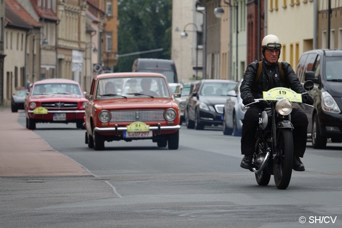 Bild: Präsentationslauf der Teilnehmer durch die gesperrte Innenstadt von Zörbig.