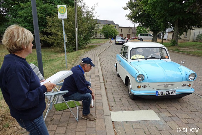 Bild: Sonderprüfung Abstandsmessung: Mit 60cm Abstand musste die hintere Fahrzeugachse vom Bordstein abstehen.