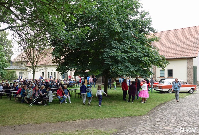 Bild: Mittagessen mit Kaffee und Kuchen für die Teilnehmer.