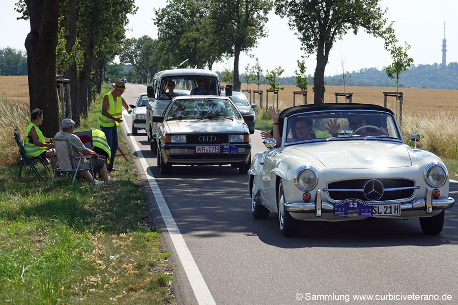 Bild: Durchfahrtskontrolle auf der Kreisstraße bei Ostrau am Petersberg.