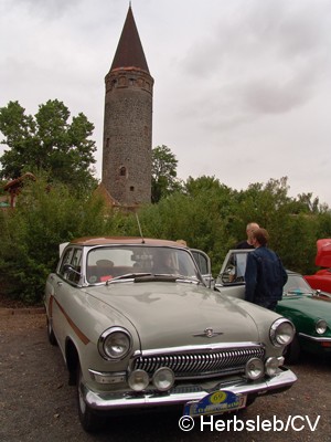 Eintreffen & Ausstellung der Oldtimer am Samstag-Vormittag auf dem Zörbiger Schloßgelände. Bis zum Start zur Ausfahrt nach Leipzig, konnten Oldtimerfans ihre Fahrzeuge zur Schau stellen. Bild: Eintreffen & Ausstellung der Oldtimer am Samstag-Vormittag auf dem Zörbiger Schloßgelände. Bis zum Start zur Ausfahrt nach Leipzig, konnten Oldtimerfans ihre Fahrzeuge zur Schau stellen.