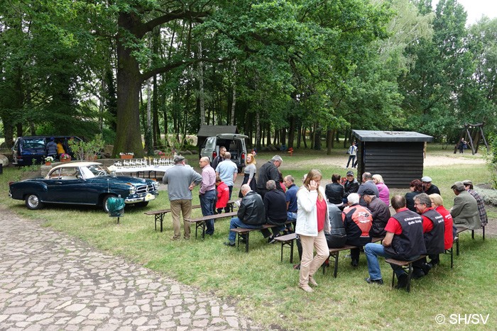 Bild: Mittagsessen mit Kaffee und Kuchen für die Teilnehmer.