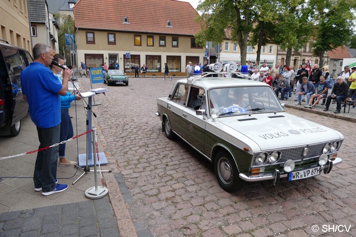Bild: Die Sonntags-Ausfahrt in das Zörbiger Umland startete vor dem Rathaus am Markt.