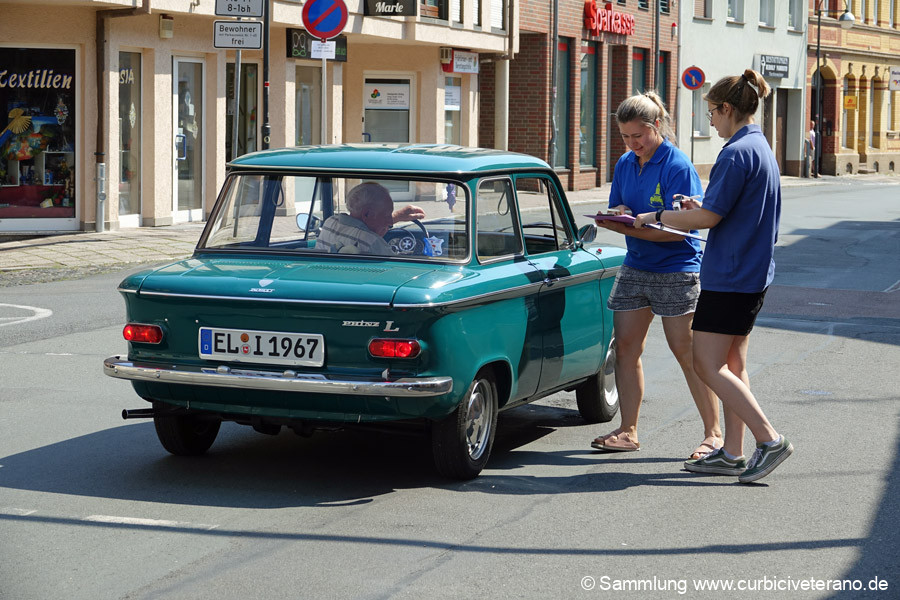 Gleich zwei Sonderprüfungen mussten nach dem Start in Zörbig absolviert werden: Das beliebte Hupen- und Spurbrett musste mit der linken Seite des Fahrzeugrades angefahren werden. Bild: Gleich zwei Sonderprüfungen mussten nach dem Start in Zörbig absolviert werden: Das beliebte Hupen- und Spurbrett musste mit der linken Seite des Fahrzeugrades angefahren werden.